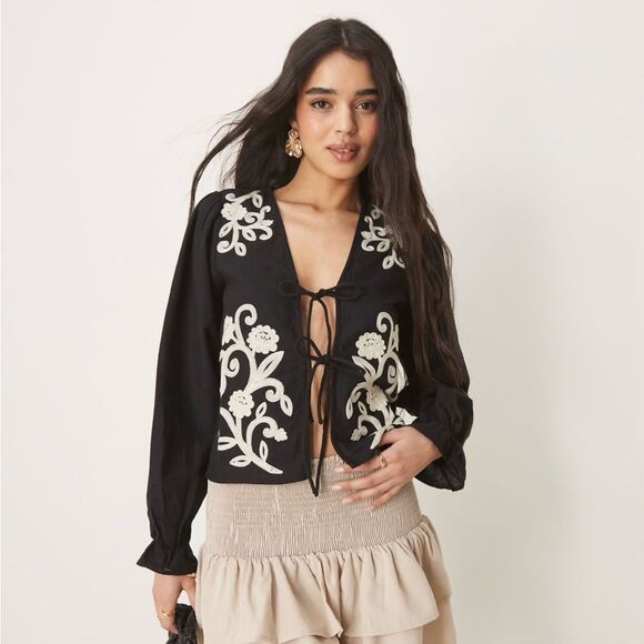 Elegant Black and White Embroidered Women's shirt NWT - Picture 1 of 8